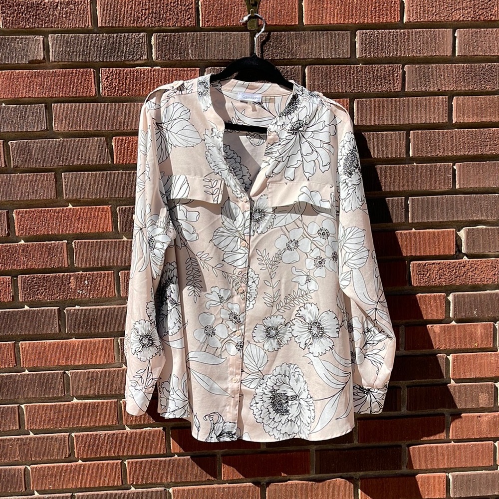 Calvin Klein blouse 1X EUC peach black white